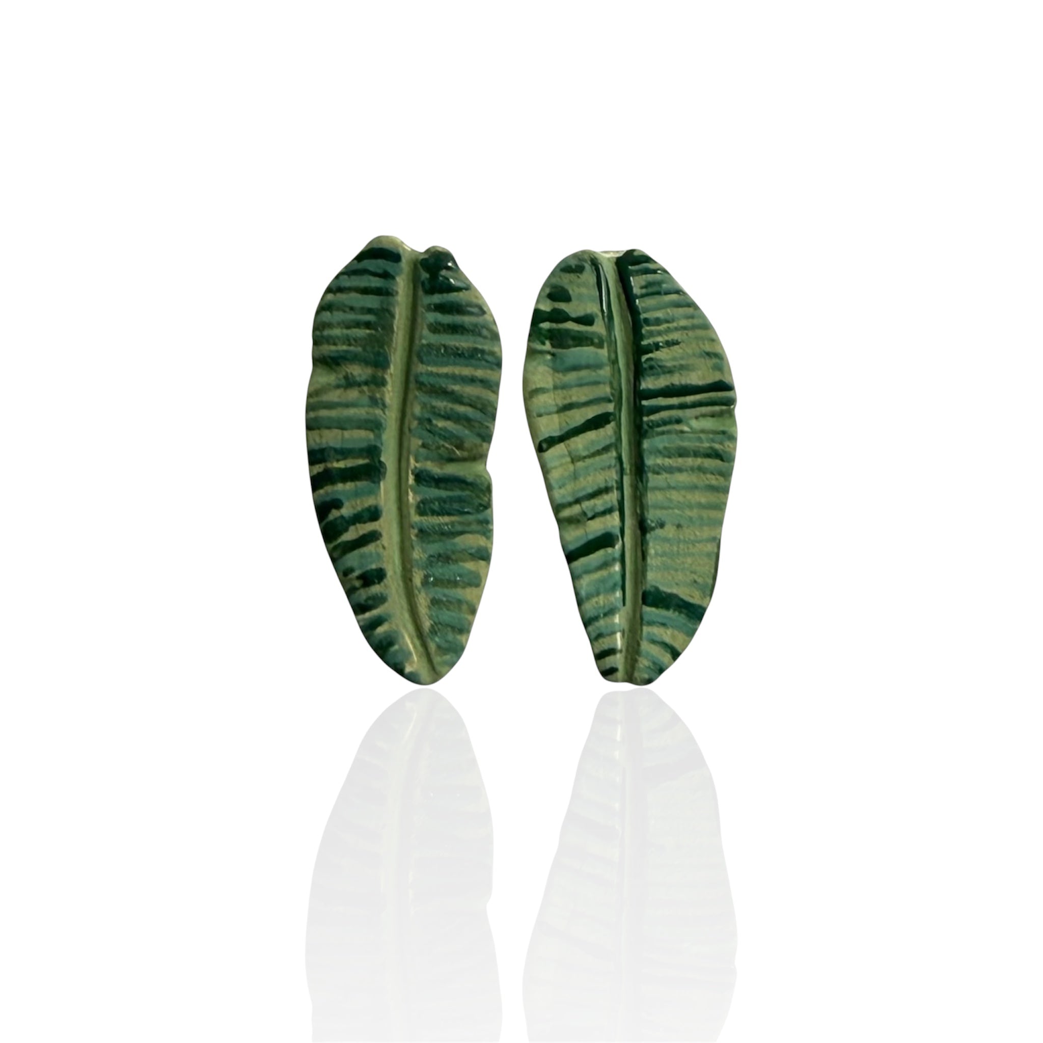 Banana leaf studs