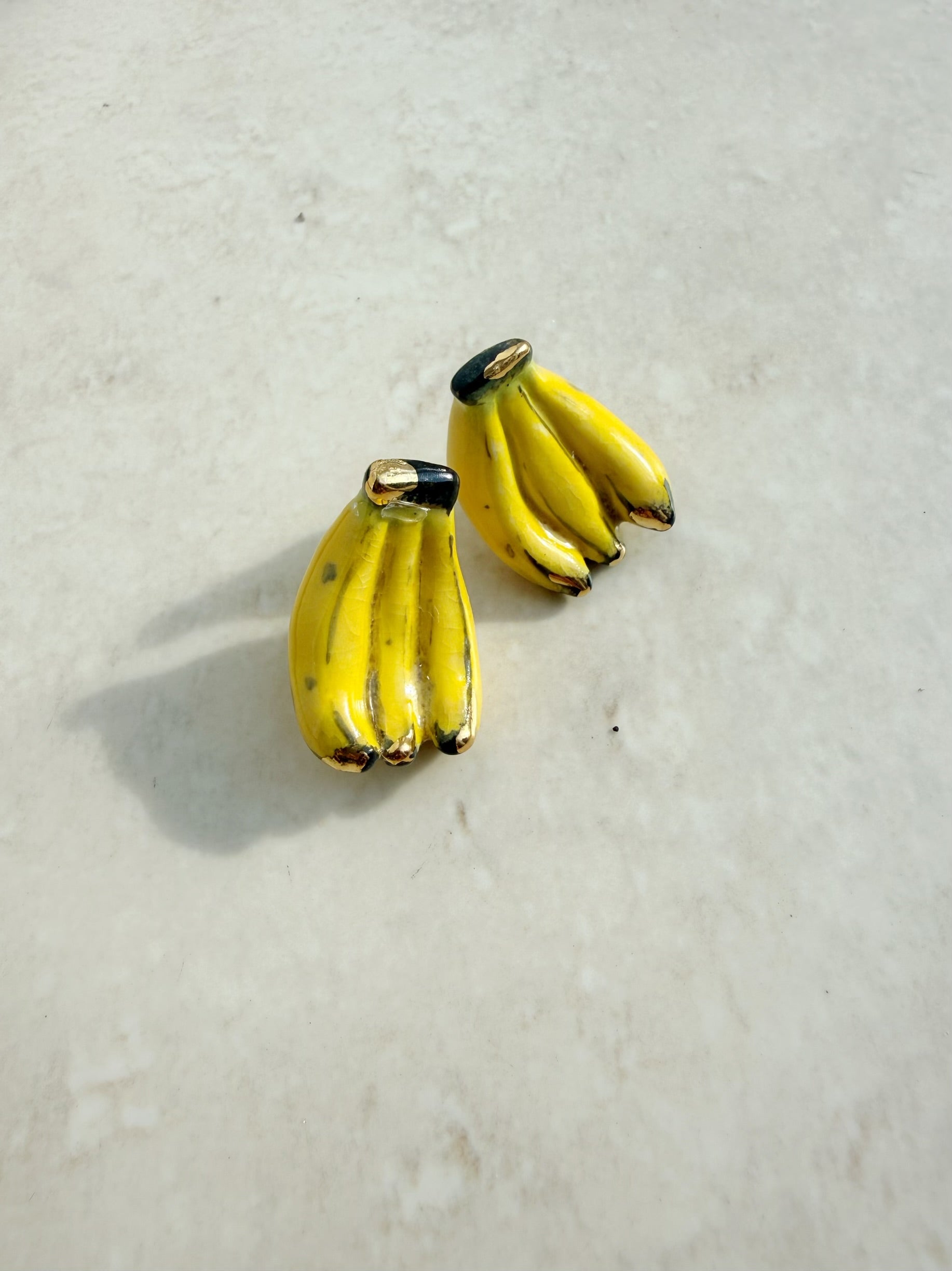 Medium sized banana studs