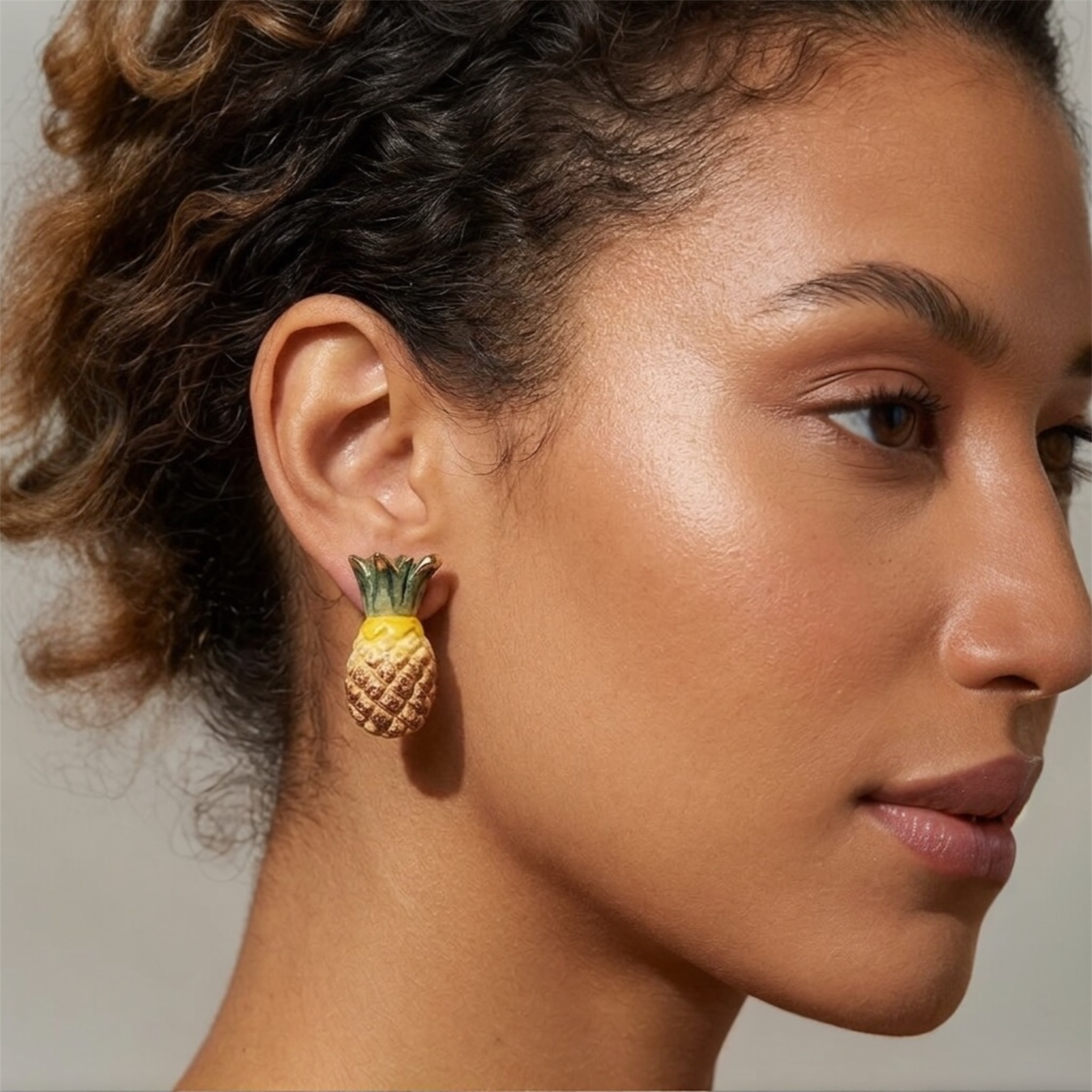 Queen Pineapple Stud